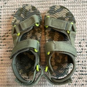 Cat and Jack Camo Sandals with Velcro, Size 8